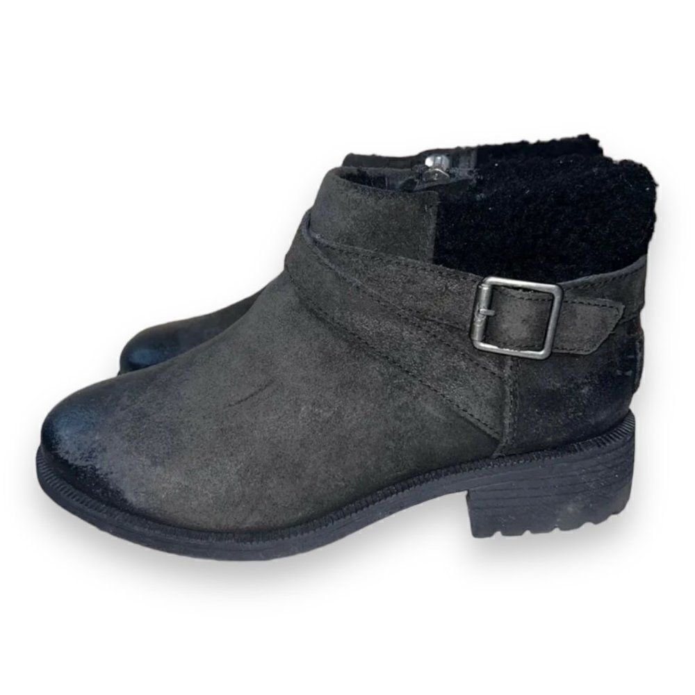 UGG Australia Benson‎ Buckle Sheepskin Ankle Boots Black 1095151 Women's 6